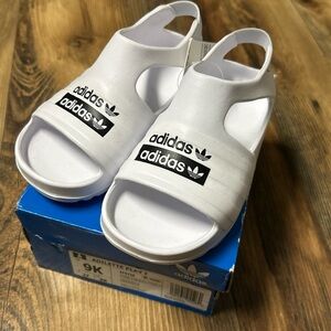 Adidas Kids size 9K White slide  Sandals